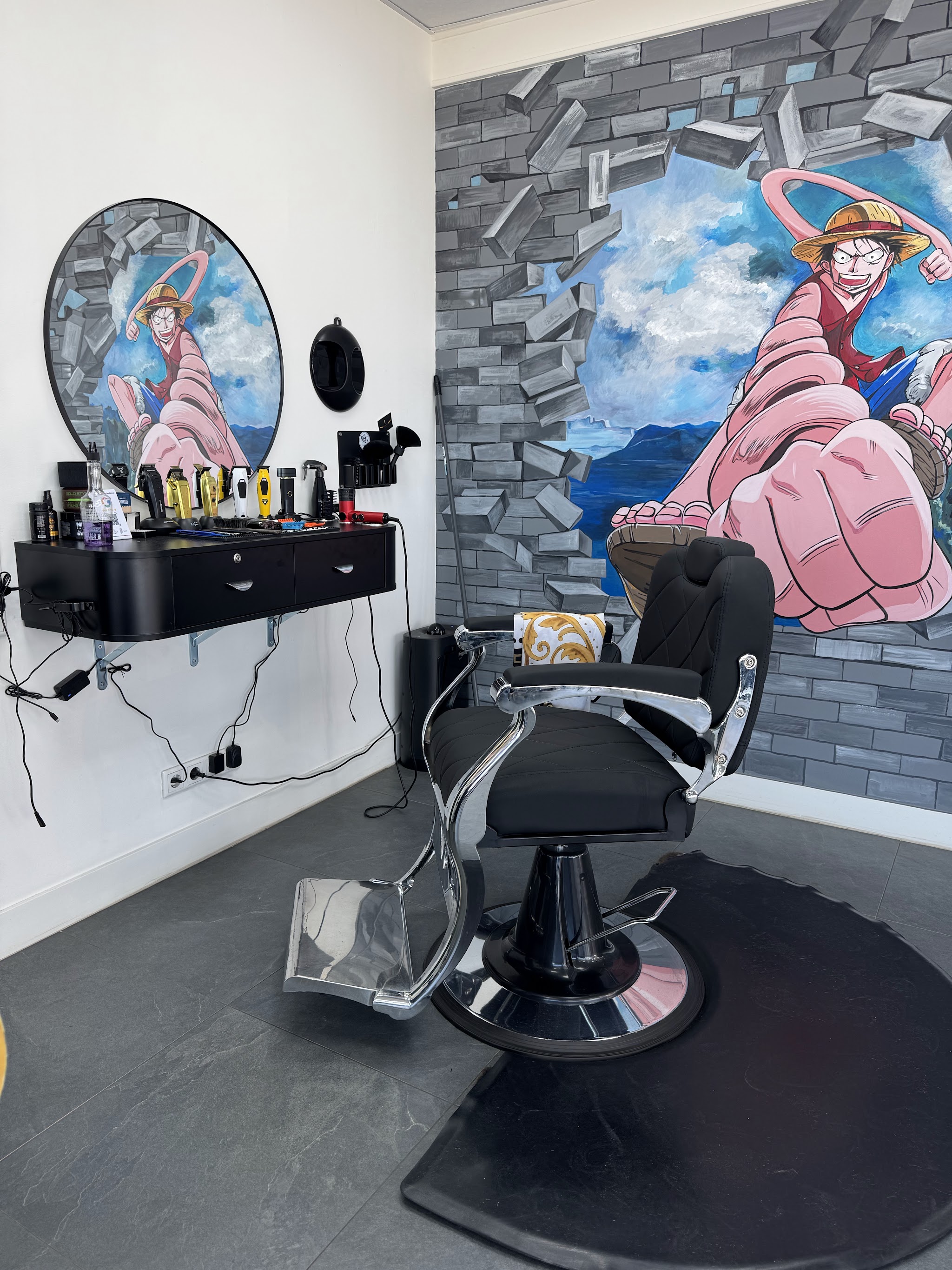 Werkplek voor een muurschildering van One Piece